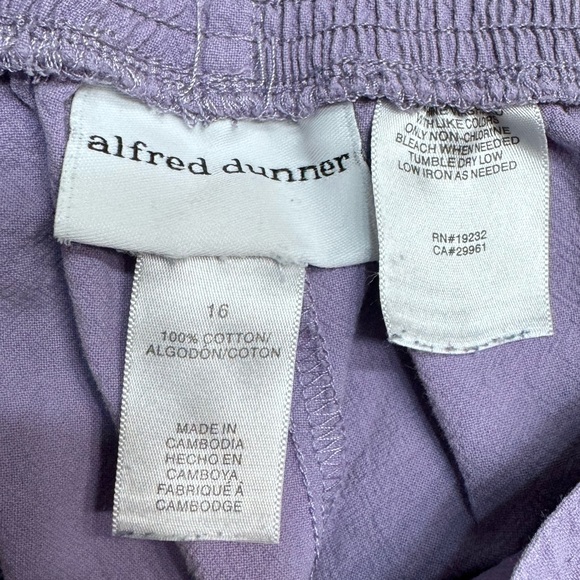 Alfred Dunner Women’s Lavender Pants Size 16 Short with Pockets - Picture 3 of 3